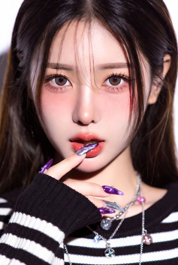 年轻女性的超近特写肖像 2